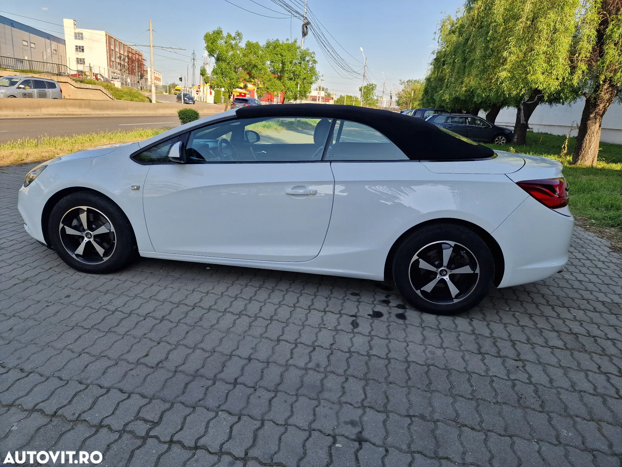 Opel Cascada 2.0 CDTI ECOTEC Start/Stop Cabriolet - 2