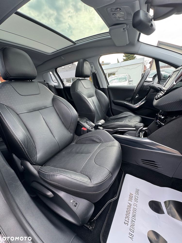 Peugeot 2008 1.2 Pure Tech GPF Signature S&S EAT6 - 29