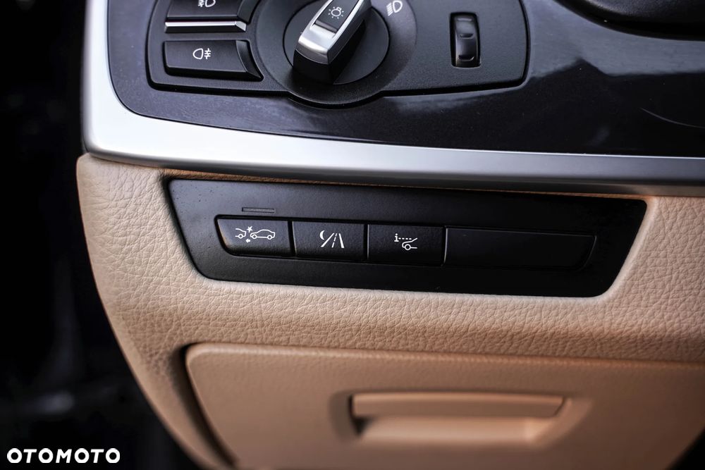 BMW Seria 5 525d xDrive Luxury Line - 18