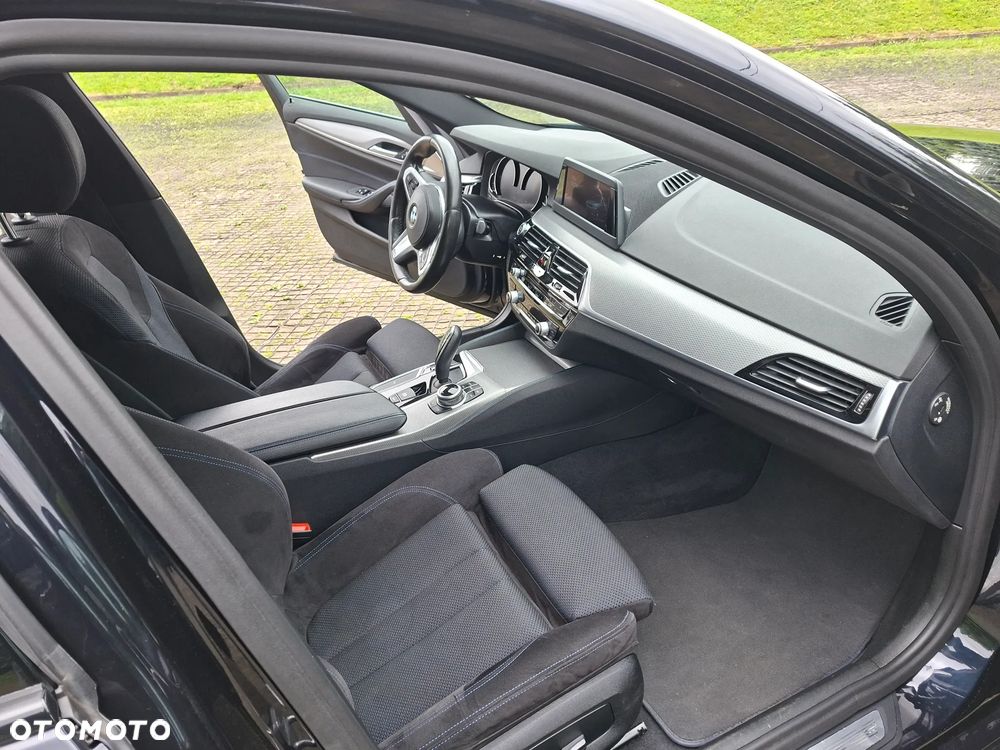 BMW Seria 5 520d M Sport - 26