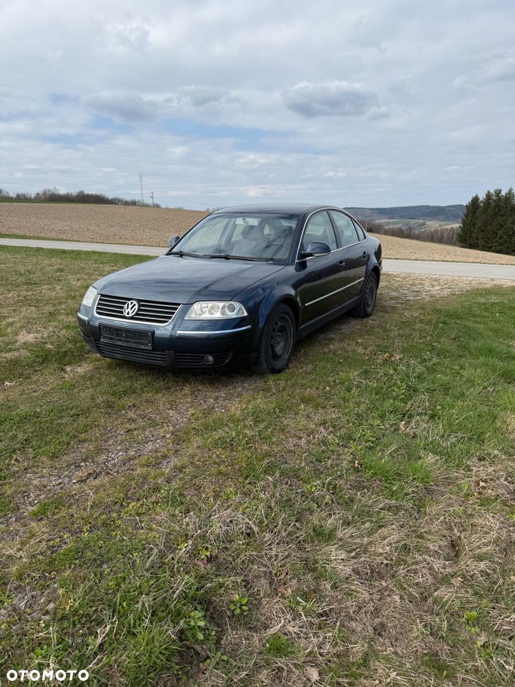 Volkswagen Passat - 1