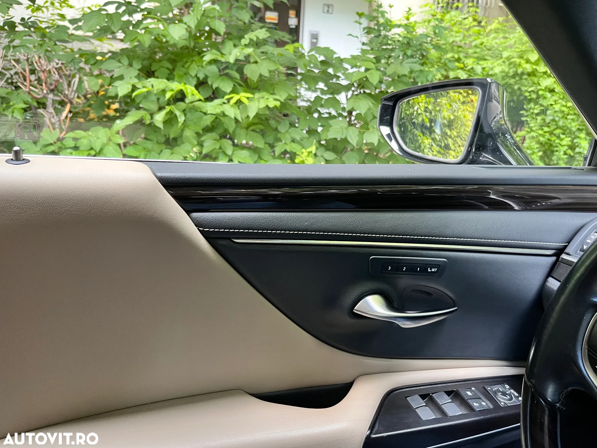 Lexus Seria ES 300h 2.5 TNGA HV 25H- 4X2 CVT Executive - 17