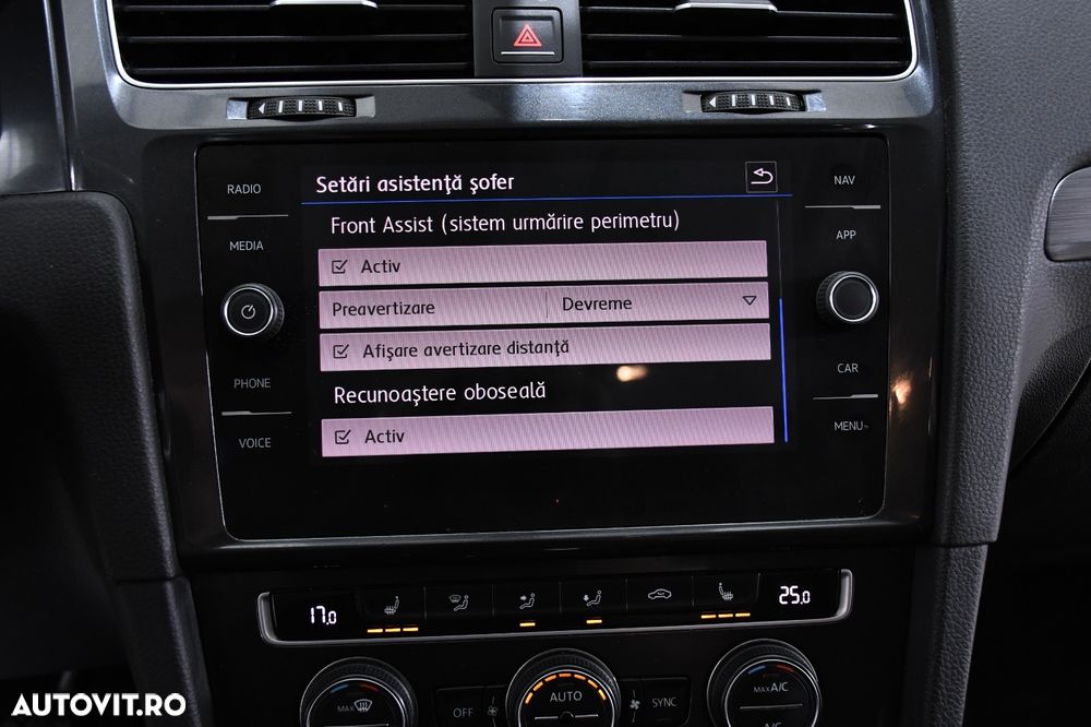 Volkswagen Golf - 22