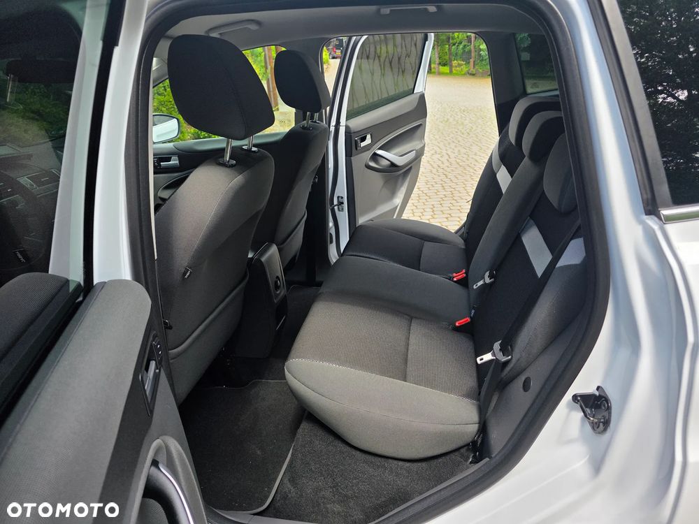 Ford Kuga - 12