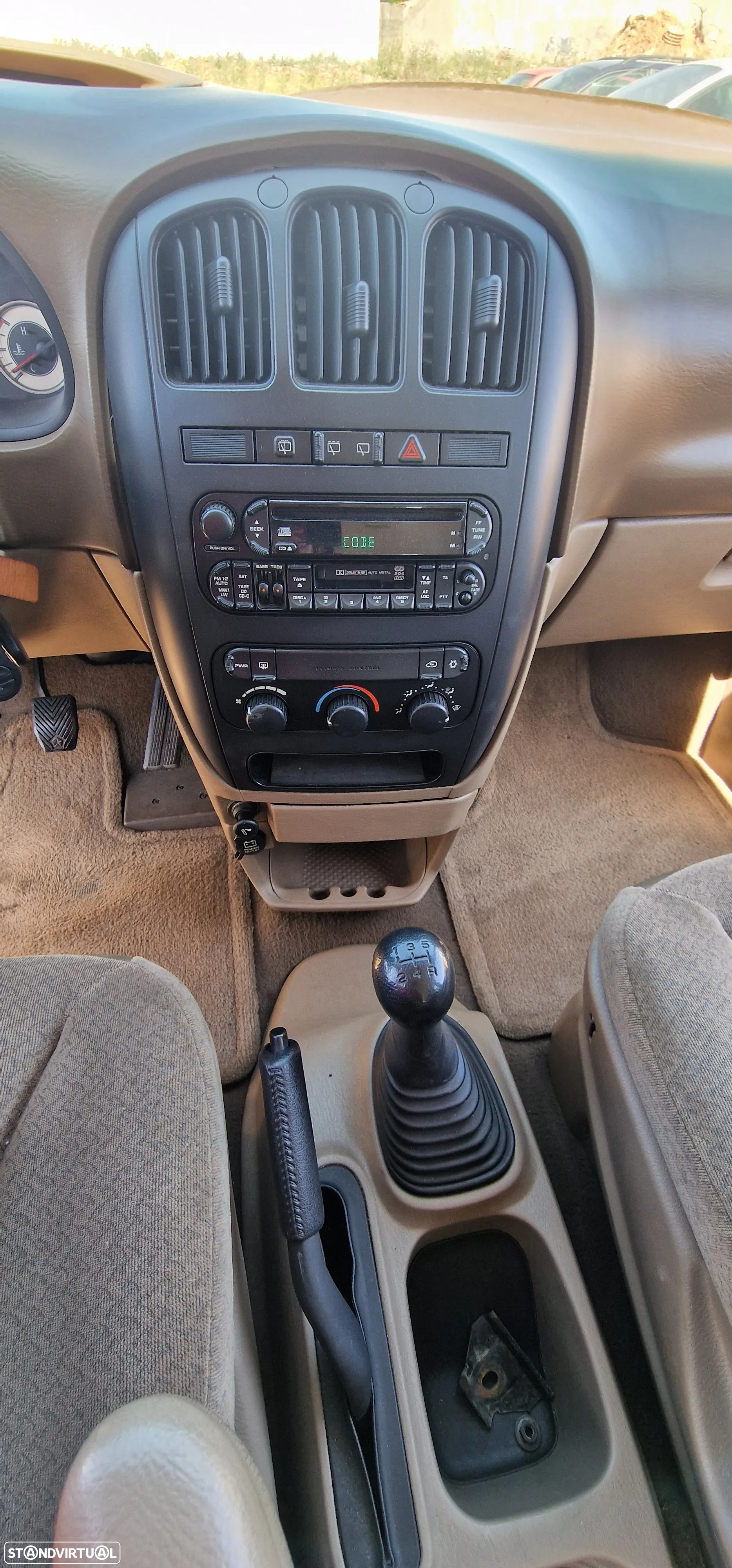 Chrysler Voyager 2.5 CRD SE - 11