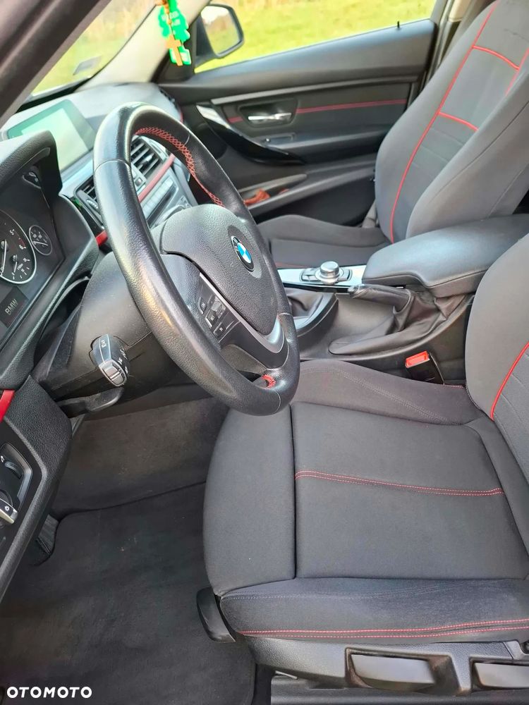 BMW Seria 3 318d Sport Line - 12