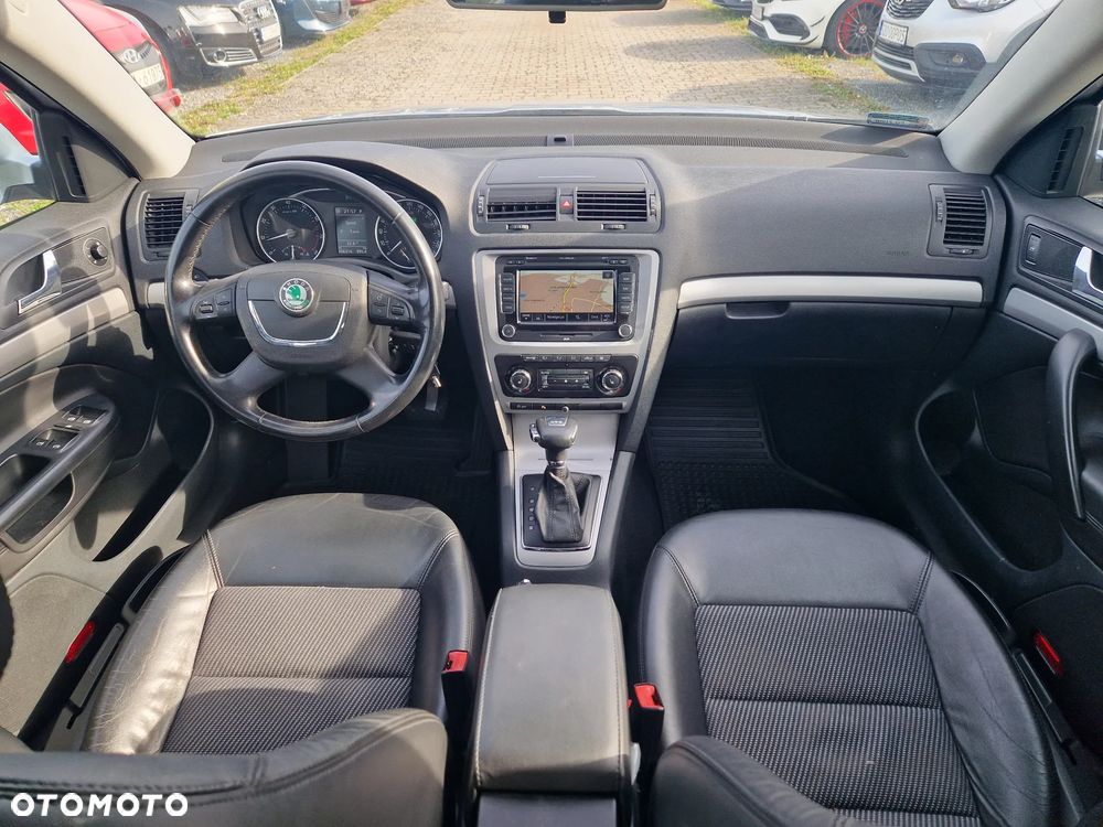 Skoda Octavia 2.0 TSI DSG RS - 27