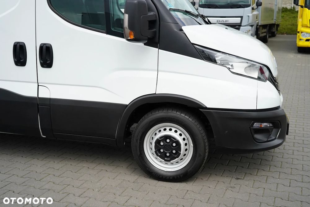 Iveco DAILY / 35S14 / 2,3 MultiJet / MAXI / 136 KM / MAŁY PRZEBIEG - 40