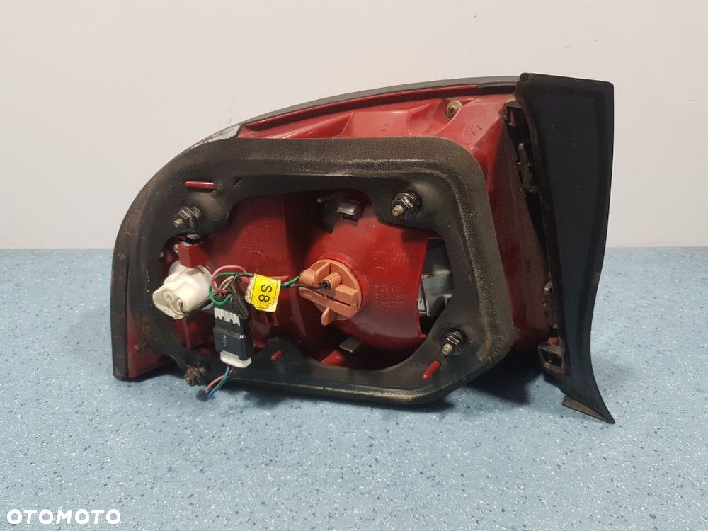 KIA MAGENTIS I LIFT LAMPA TYŁ PRAWA ZEWNĘTRZNA - 4