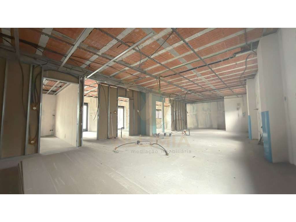 Prédio em Fase Avançada de Construção - Ponte de Lima - Grande imagem: 5/28