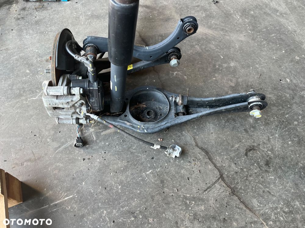 Zawieszenie lewy tył wahacz piasta amortyzator zacisk Kia Ceed III LIFT - 2