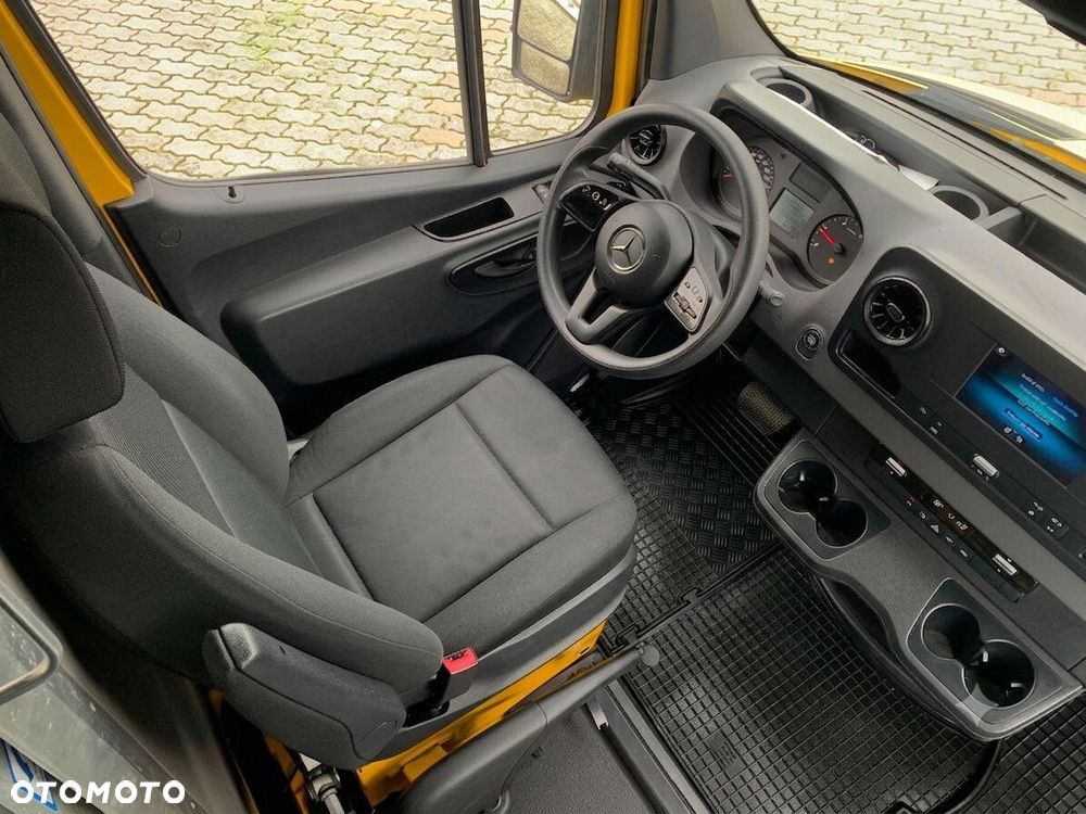 Mercedes-Benz Sprinter FURGON, ZABUDOWA KURIER - 21