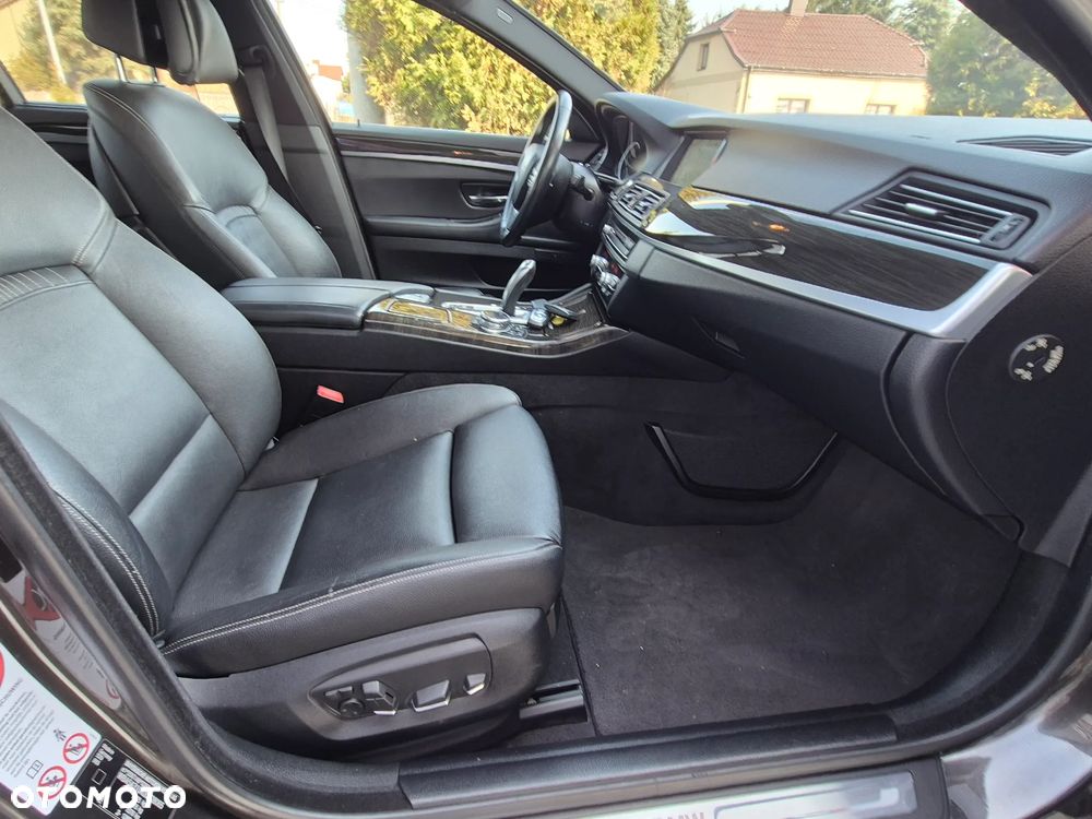 BMW Seria 5 520i Luxury Line - 33
