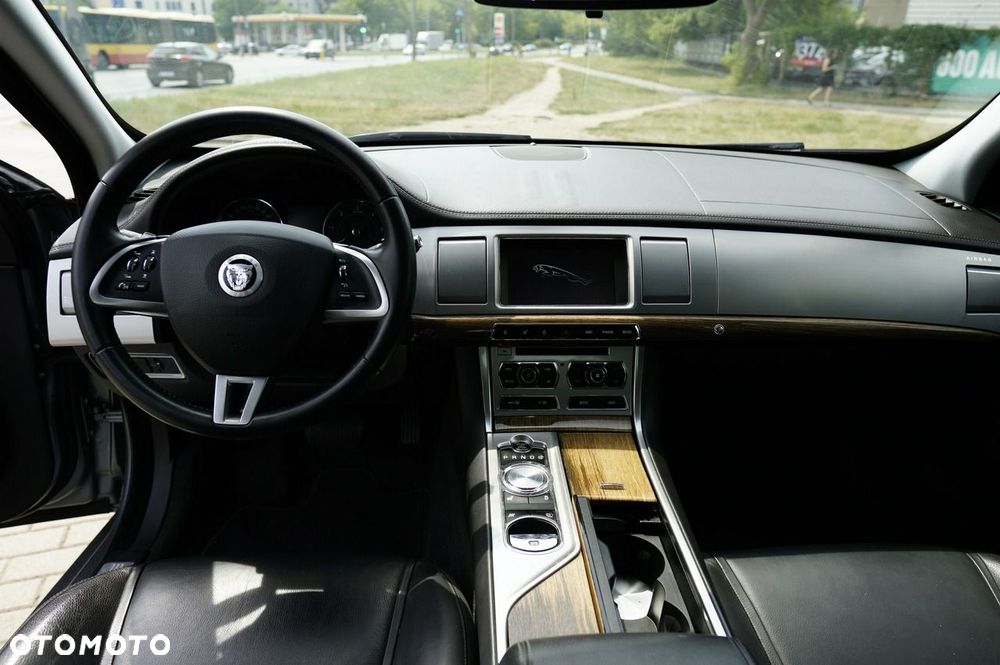Jaguar XF 3.0 V6 D Luxury - 12