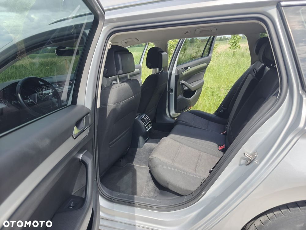 Volkswagen Passat - 13