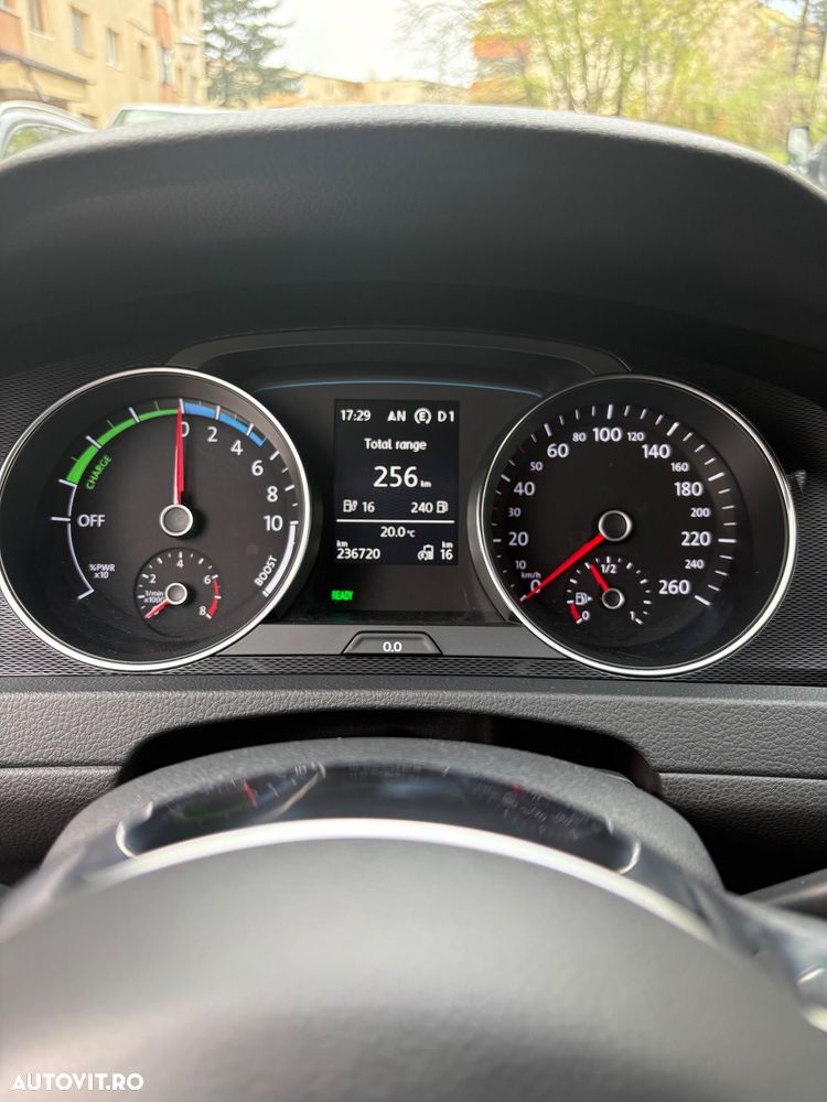 Volkswagen Golf - 23