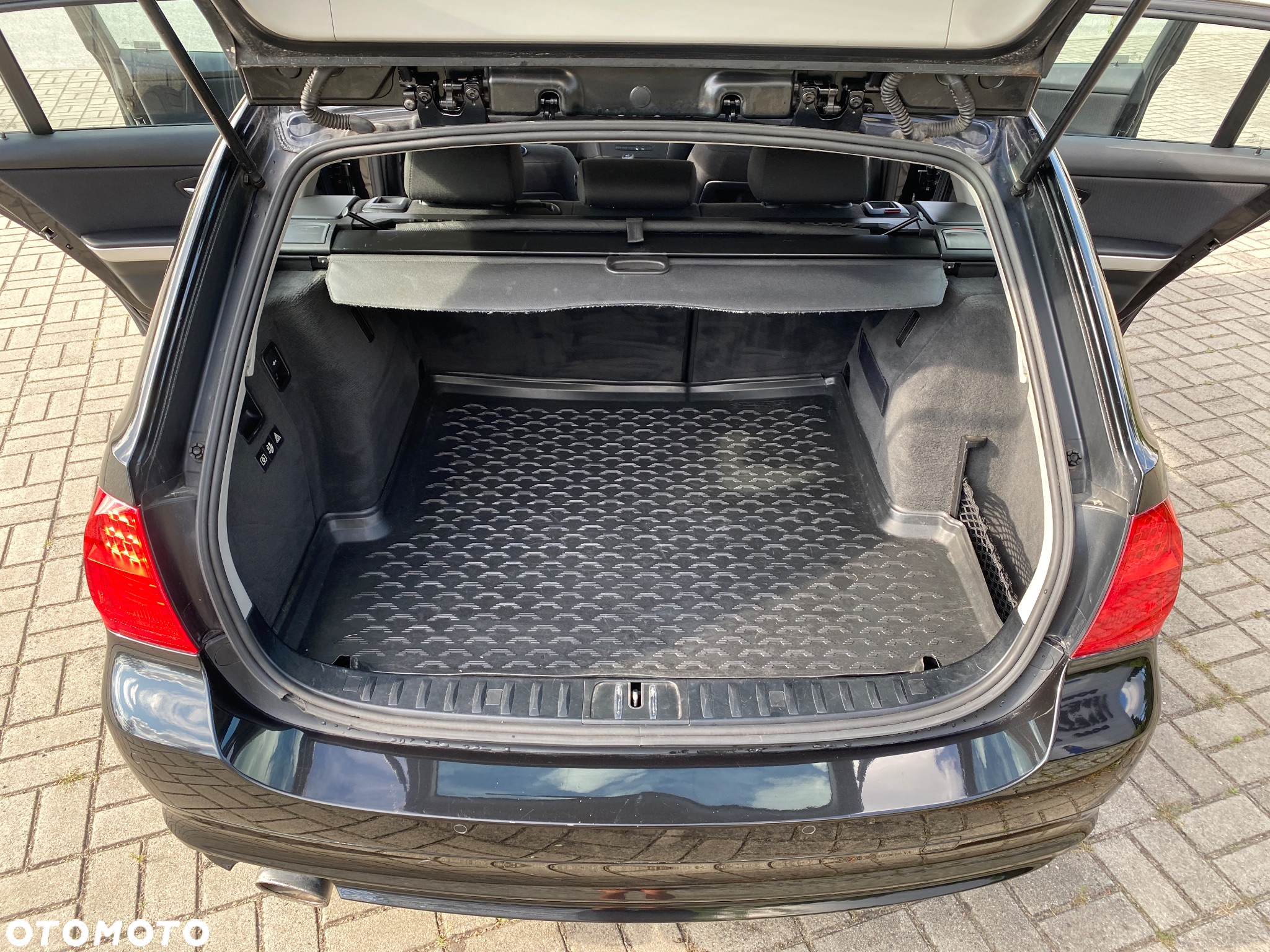 BMW Seria 3 320d DPF Touring - 18