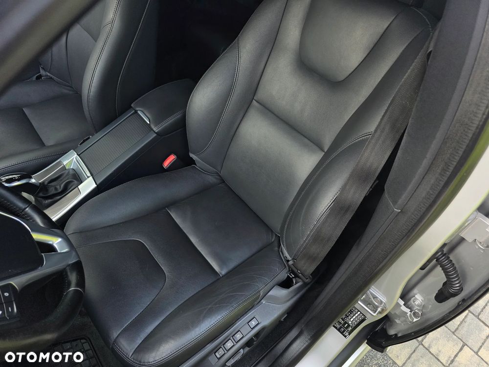 Volvo XC 60 D4 Geartronic Summum - 19