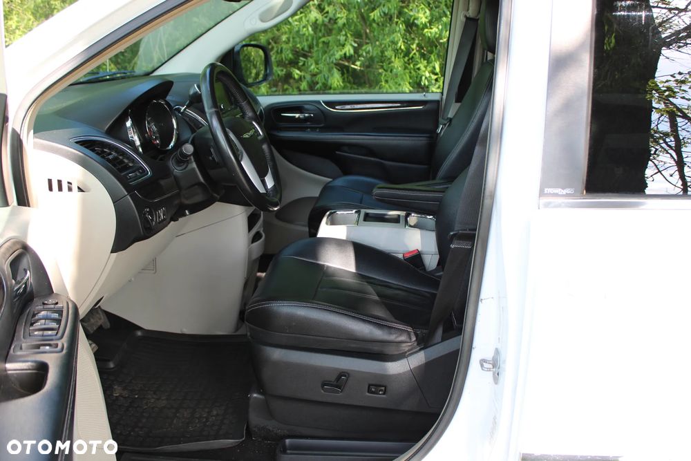 Chrysler Town & Country 3.6 Touring - 17