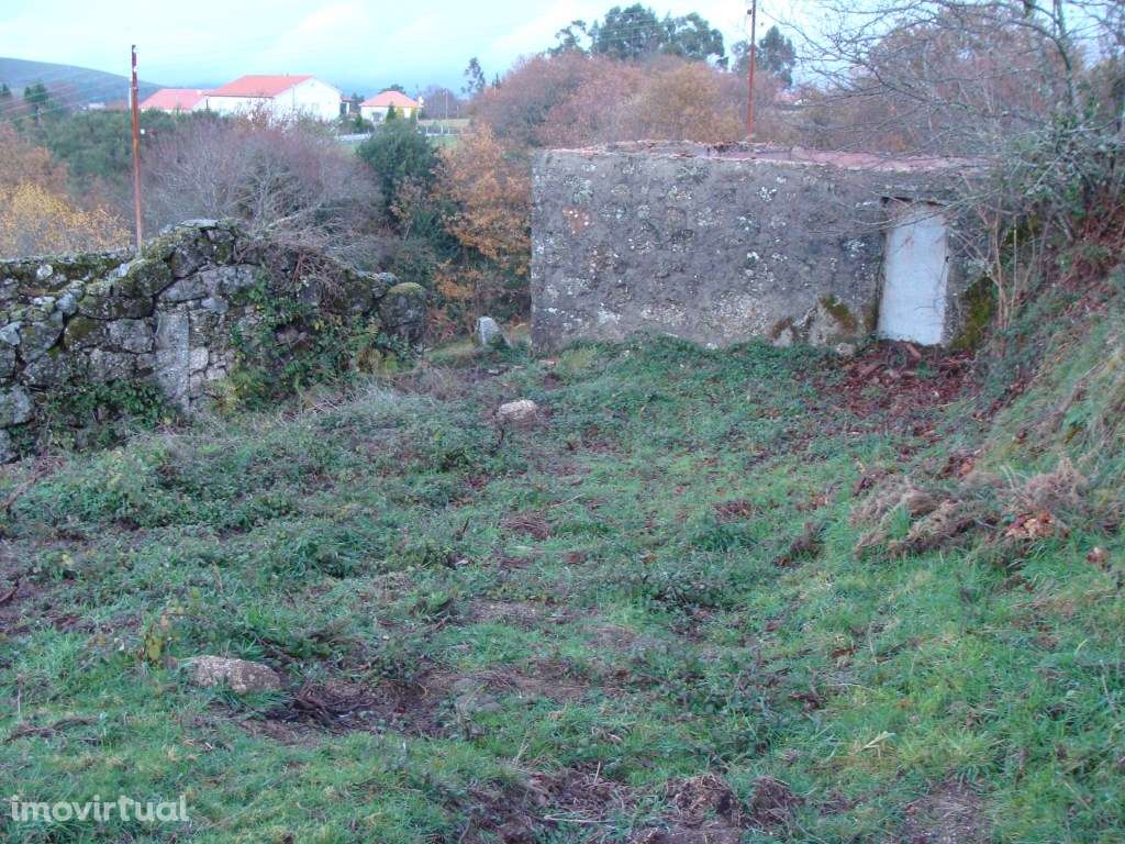 Casa em fase de restauro, em Vascões - Grande imagem: 5/8