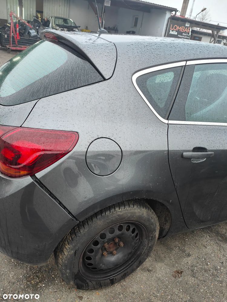 OPEL ASTRA J IV 12r HB BŁOTNIK PRAWY TYŁ TYLNY Z177 - 1