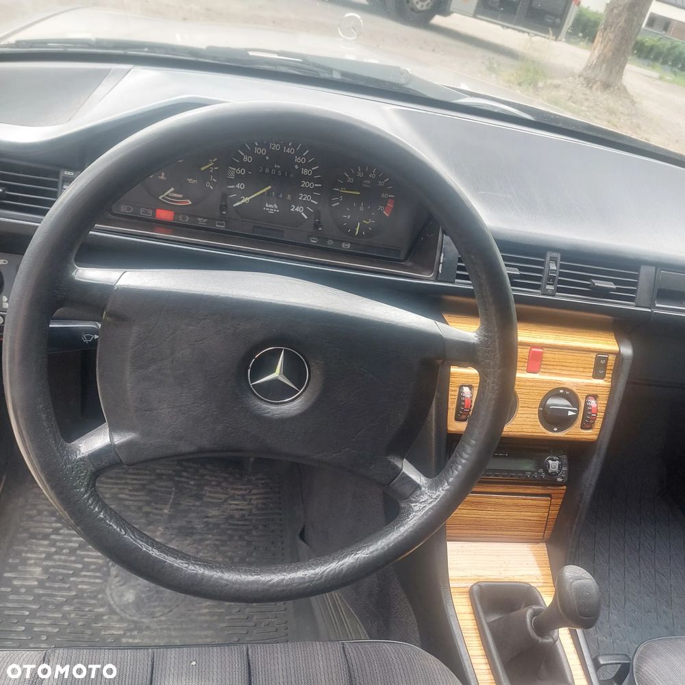 Mercedes-Benz W124 (1984-1993) - 16