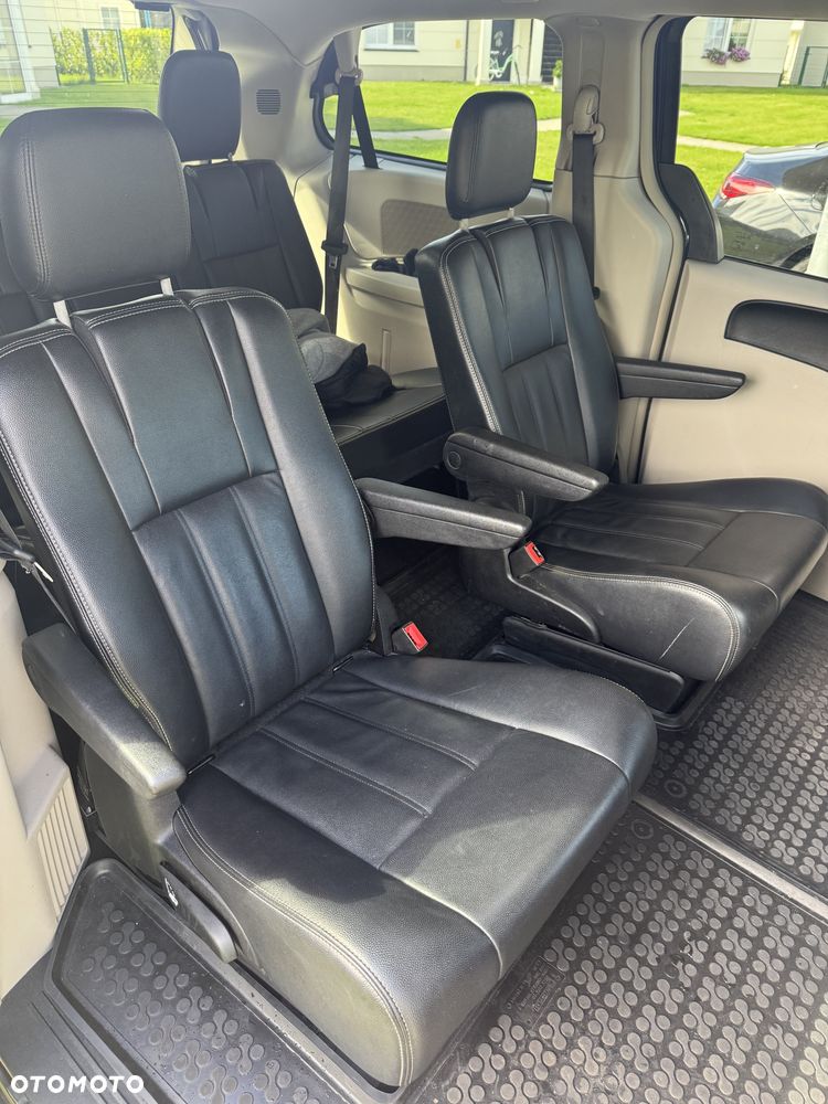 Chrysler Town & Country 3.6 Limited - 30