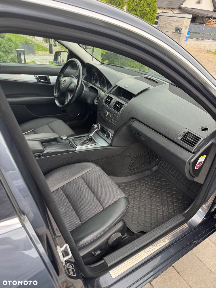 Mercedes-Benz Klasa C 220 CDI BlueEff 4-Matic Avantgarde - 17