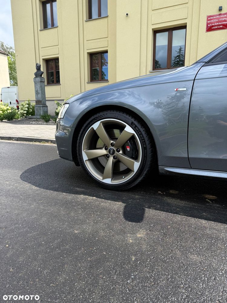 Audi A4 Limousine - 14