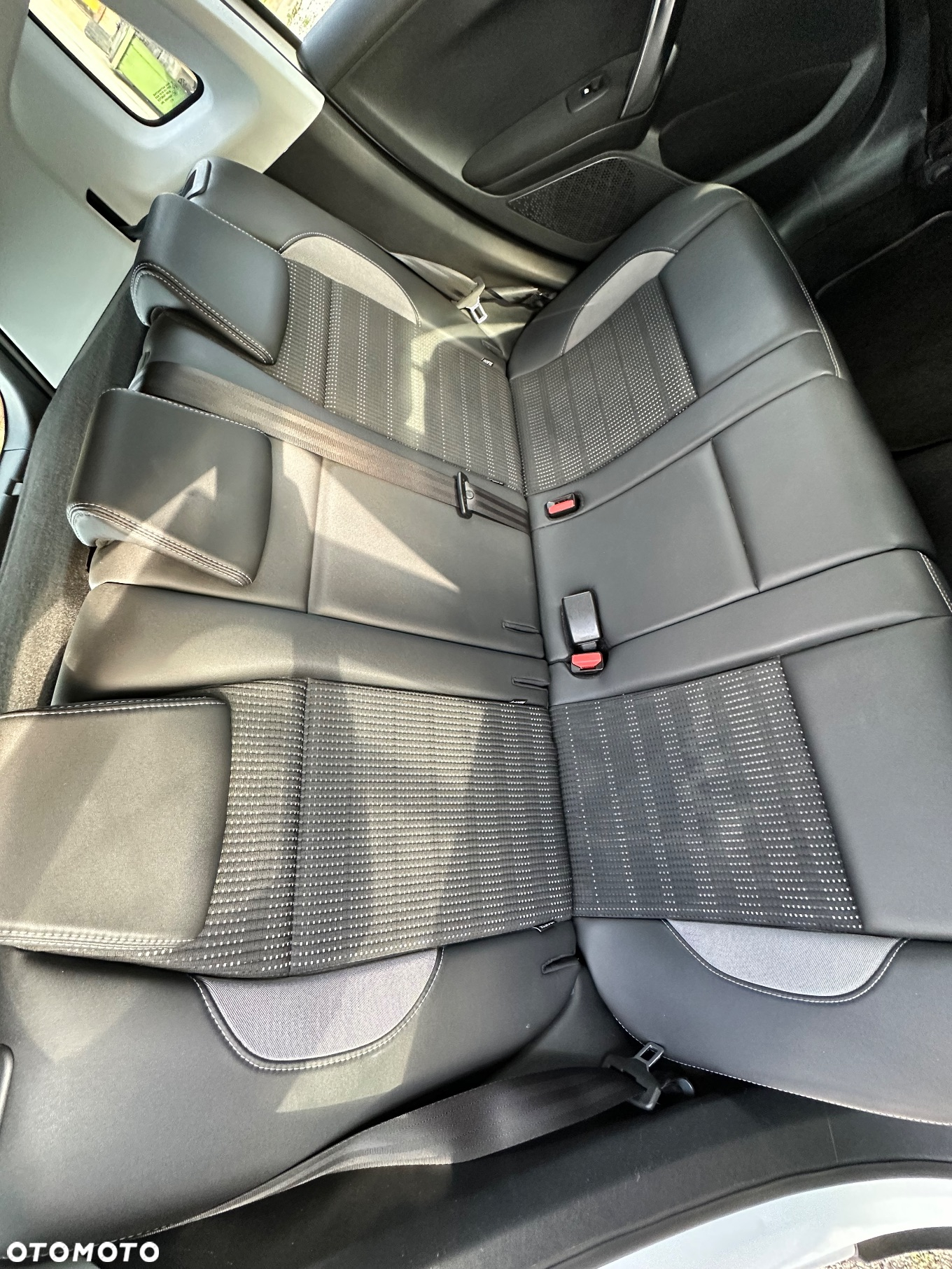 Peugeot 2008 1.6 e-HDi Allure S&S - 11