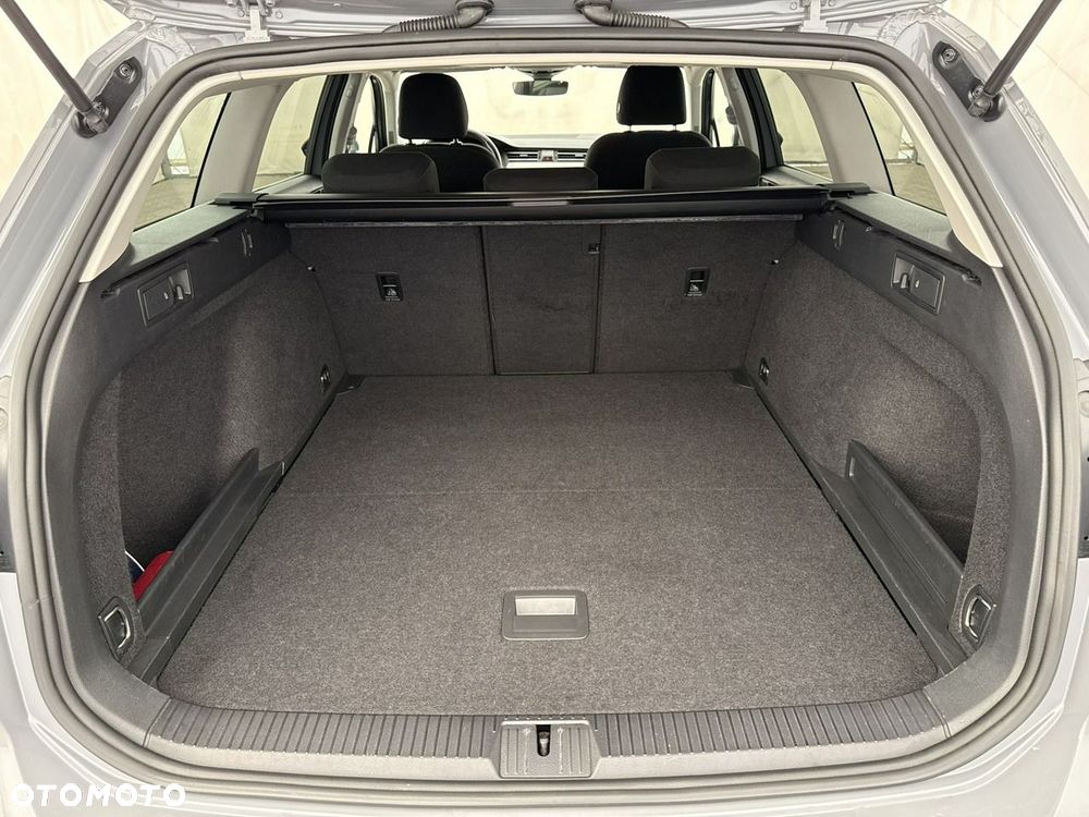 Volkswagen Passat - 20