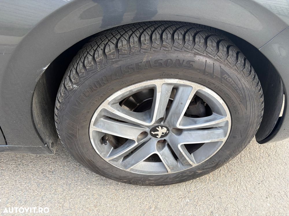 Peugeot 208 e-HDi 68 EGS5 Stop&Start Active - 6