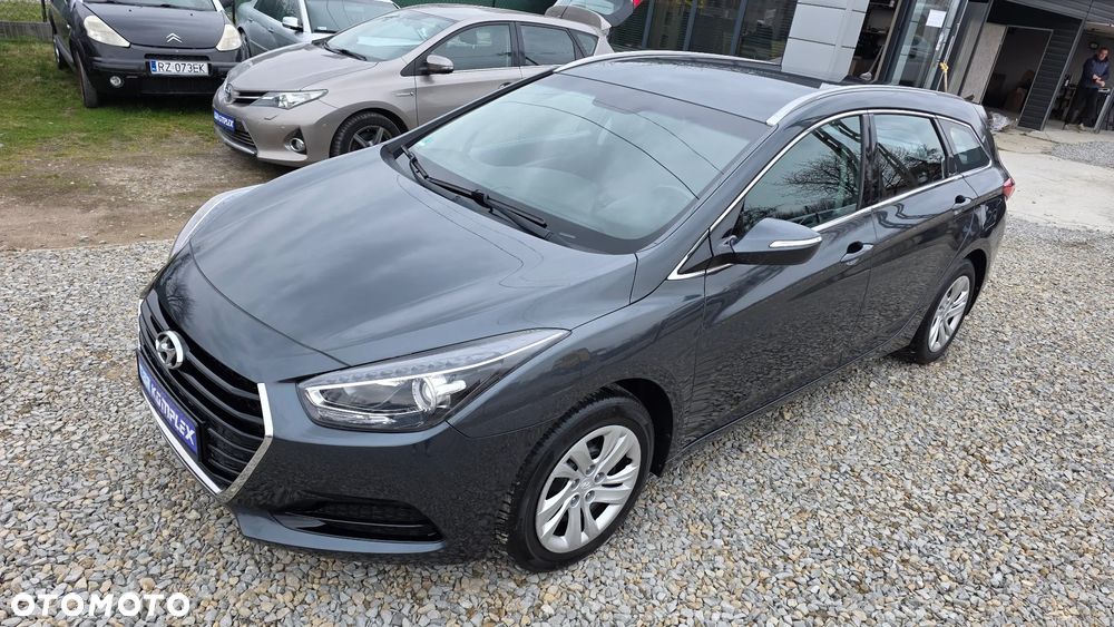 Hyundai i40 Kombi blue 1.6 Family - 1