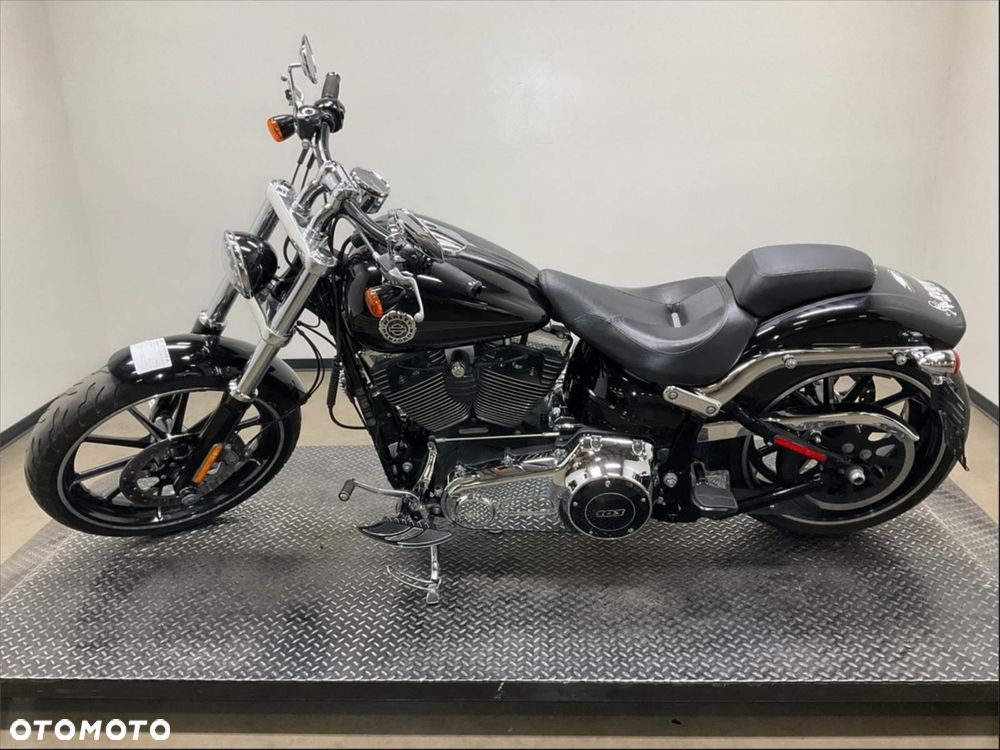 Harley-Davidson FXSB Breakout - 3