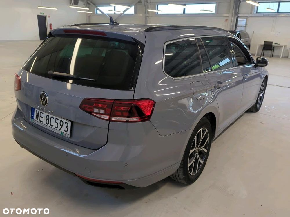 Volkswagen Passat - 4