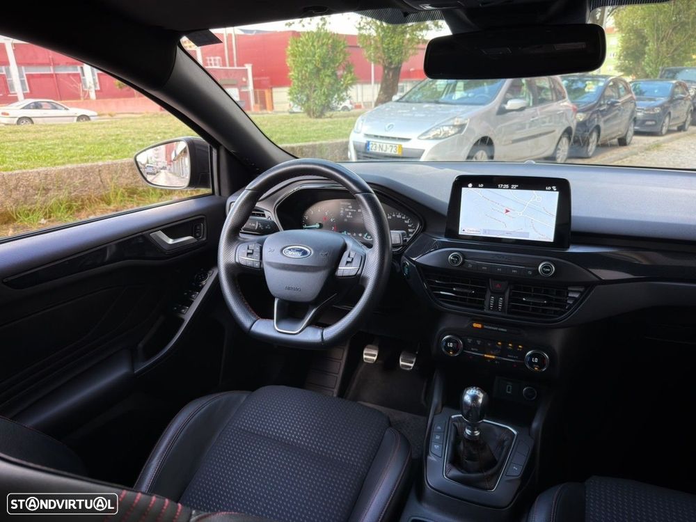 Ford Focus 1.0 EcoBoost ST-Line - 25