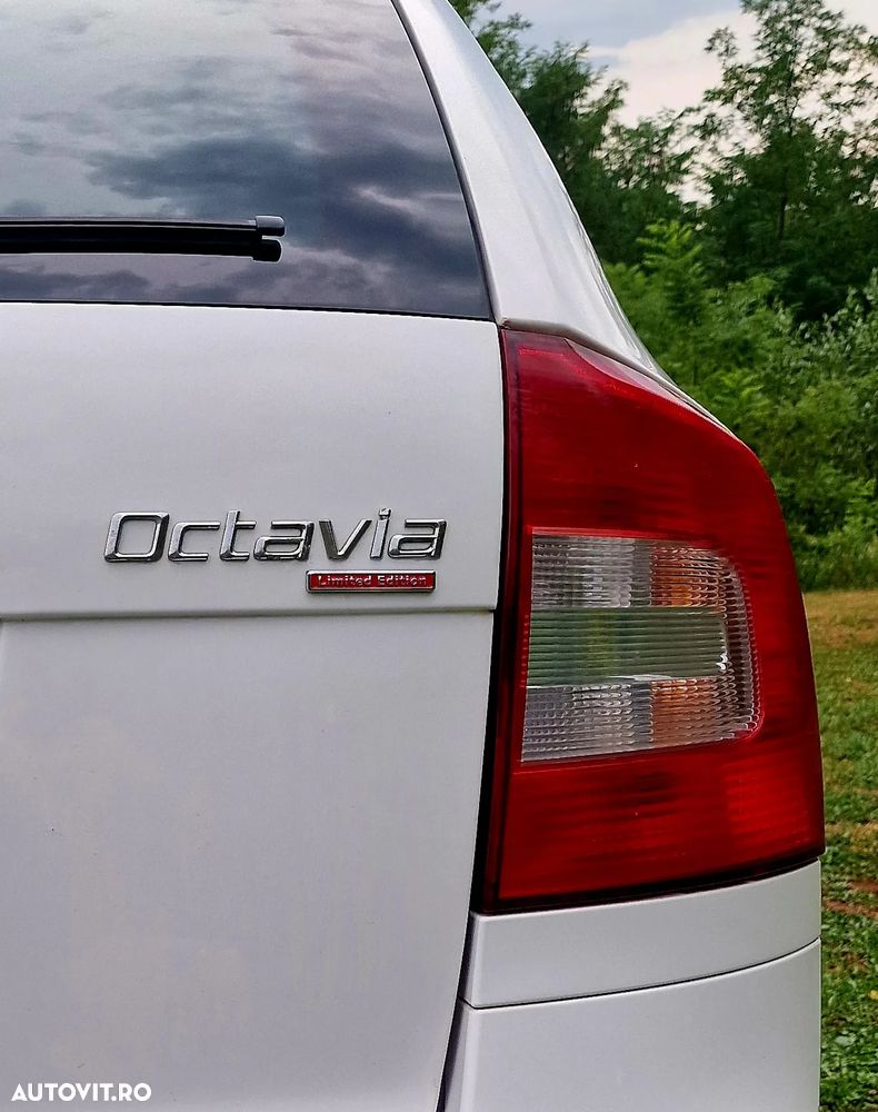 Skoda Octavia 2.0 TDI CR DPF RS - 27