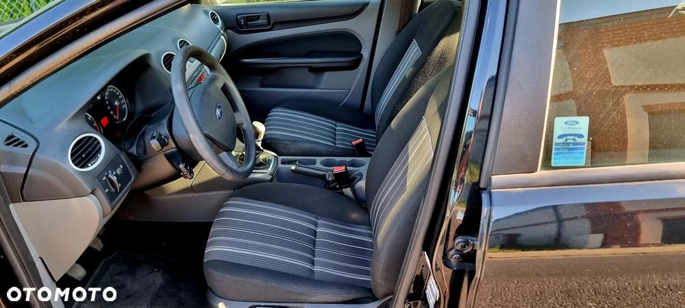 Ford Focus 1.6 Ambiente - 9