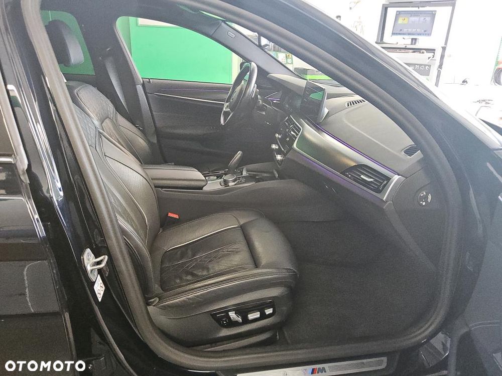 BMW Seria 5 530d xDrive M Sport Edition - 12