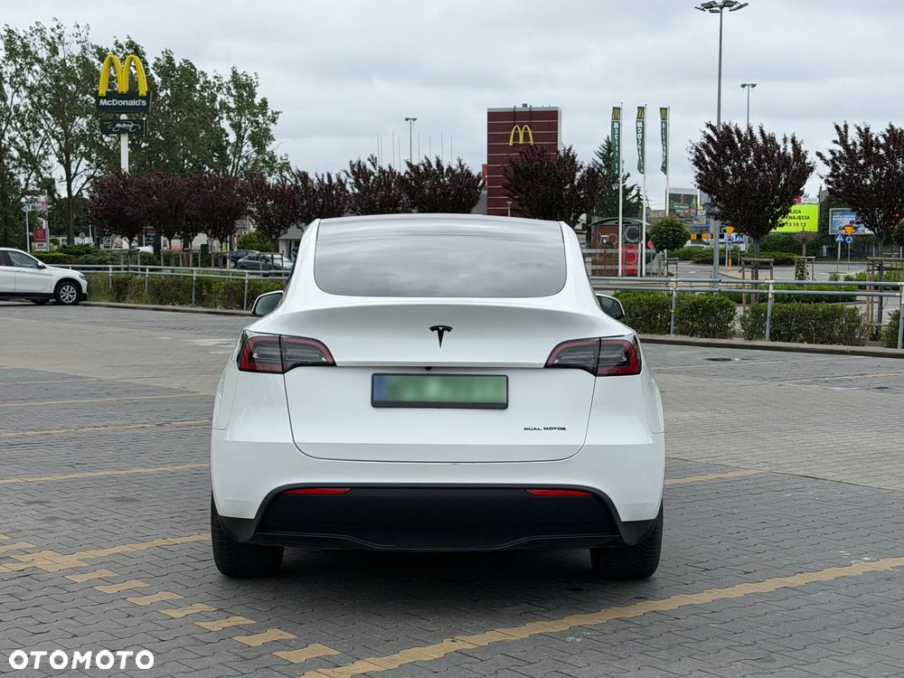 Tesla Model Y - 4