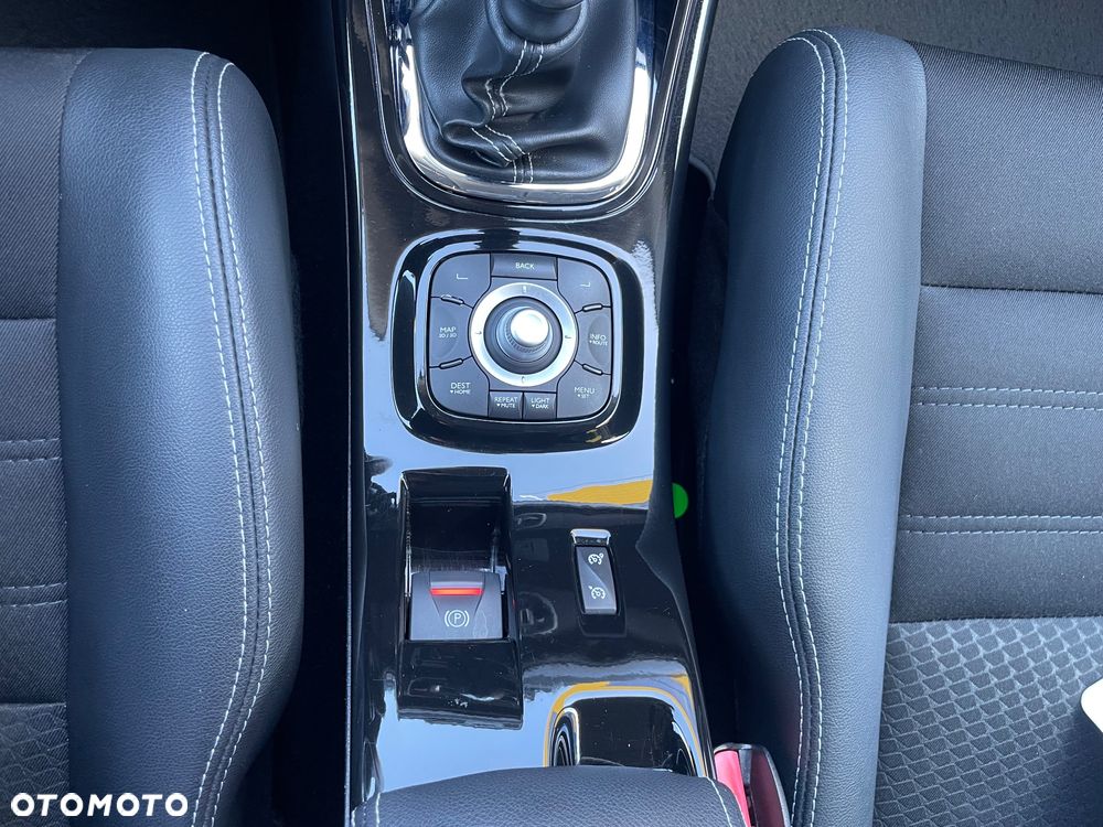 Renault Megane ENERGY TCe 130 BOSE EDITION - 21