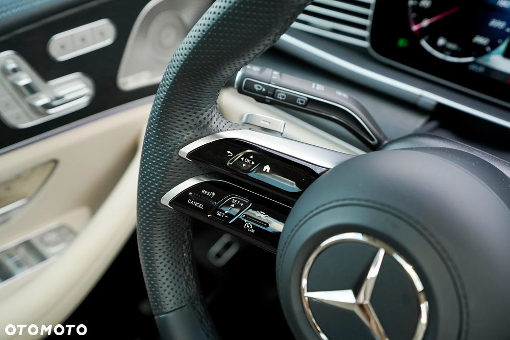 Mercedes-Benz GLS - 18