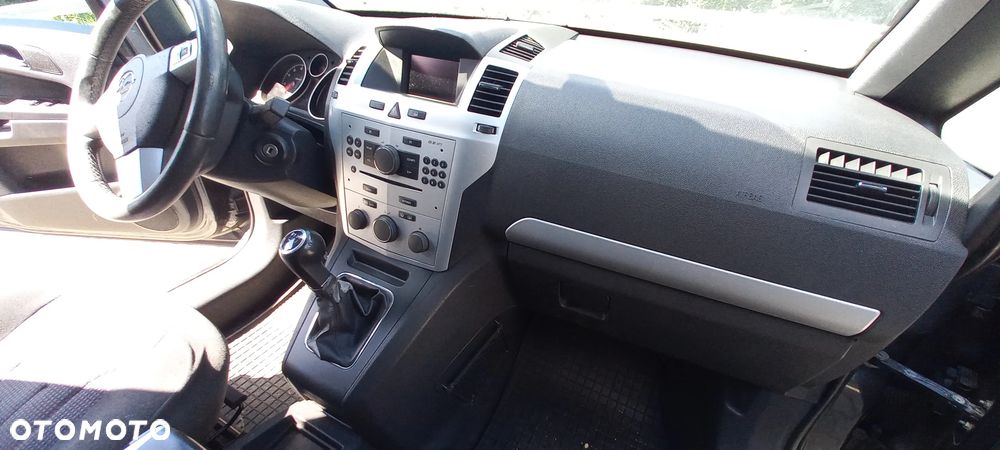 Opel Zafira 1.6 Essentia - 5