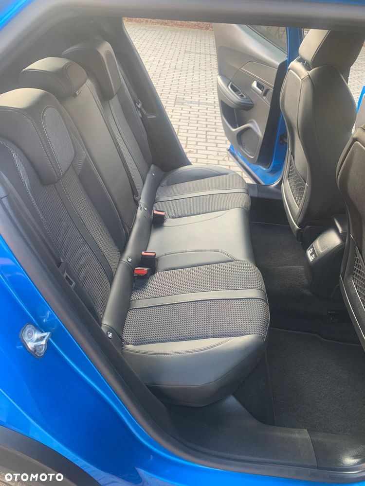 Peugeot 2008 PureTech 130 EAT8 GT - 10