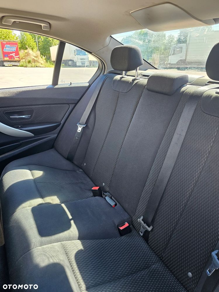 BMW Seria 3 320d - 28