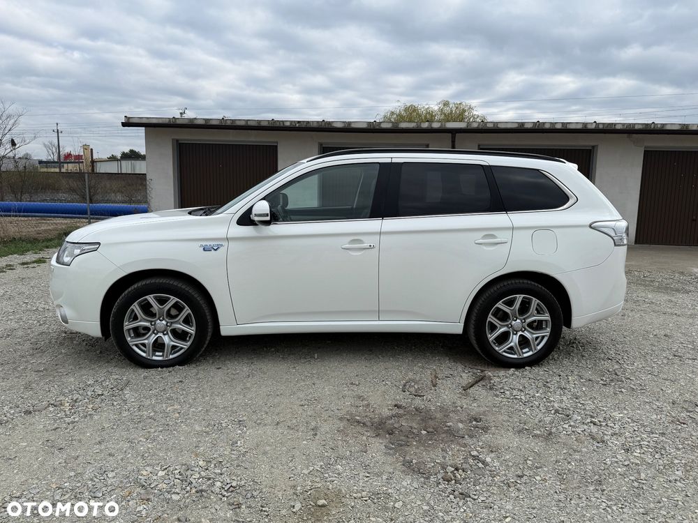 Mitsubishi Outlander 2.0 4WD Top - 4