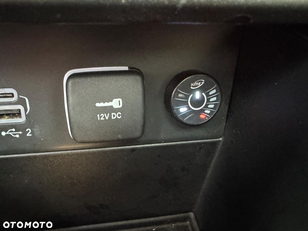 Jeep Grand Cherokee - 38