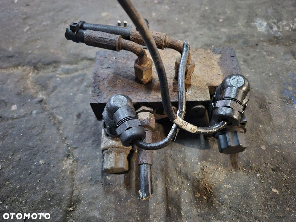 ZAWÓR ROZDZIELACZ WINDY SAMOZAŁADOWCZEJ PALFINGER 1114049 - 3