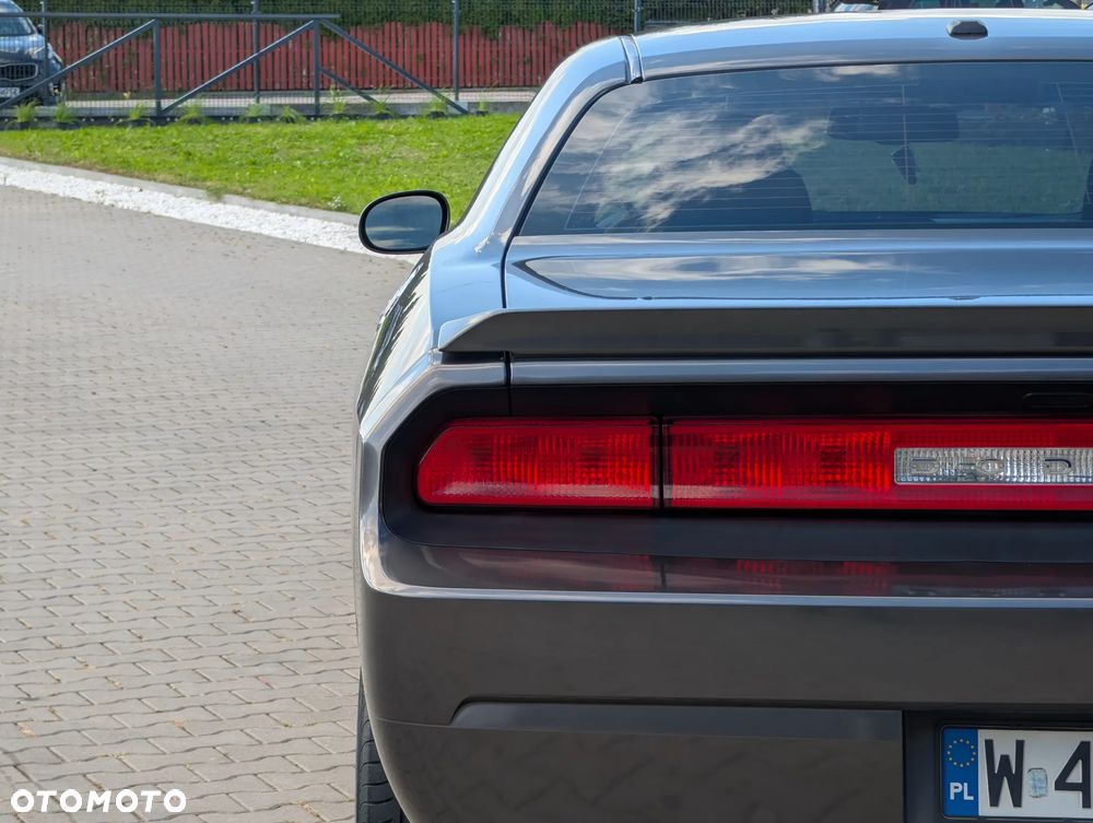 Dodge Challenger - 12