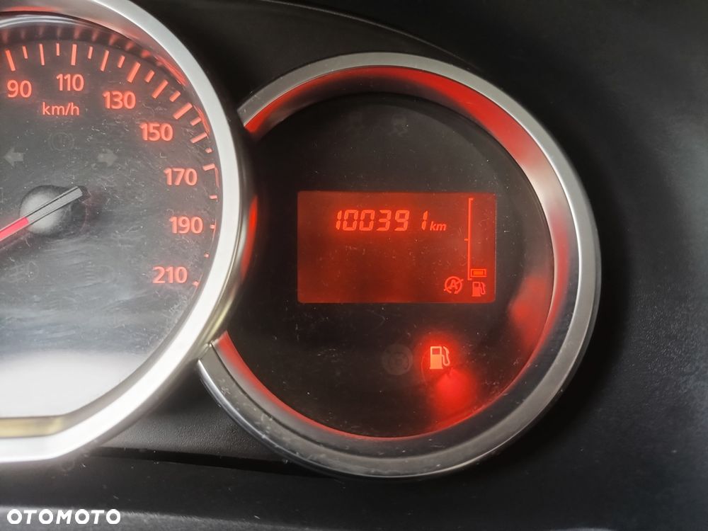 Dacia Lodgy 1.6 SCe Laureate S&S - 11